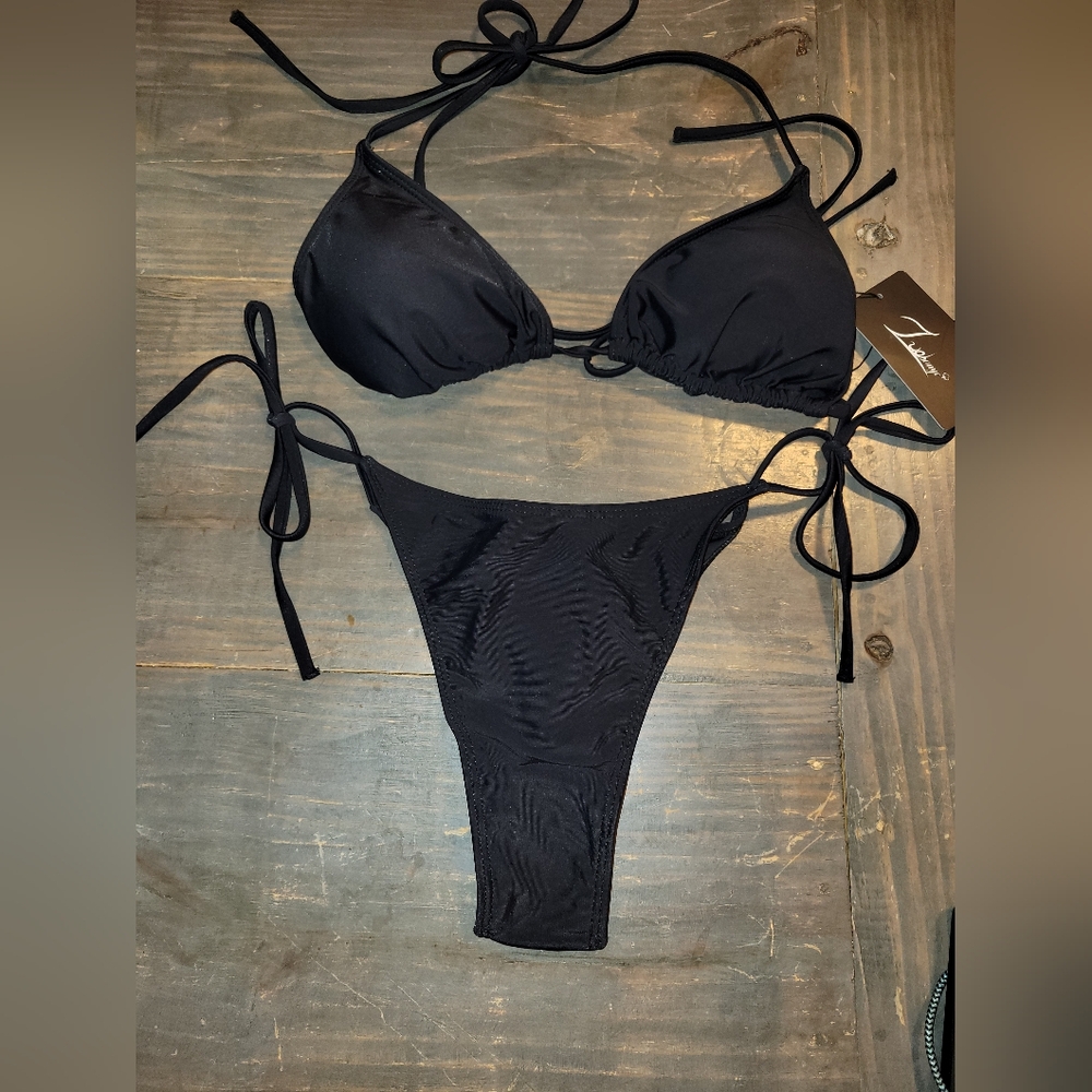 Triangle Bikini Thong NWT Medium ❤️